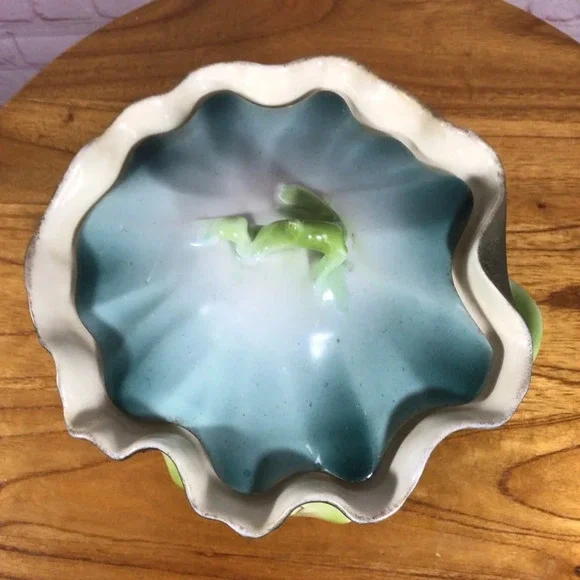 Vintage Floral and Gold Gilt Ceramic Lidded Biscuit Cracker Jar with Handles - Picture 6 of 12